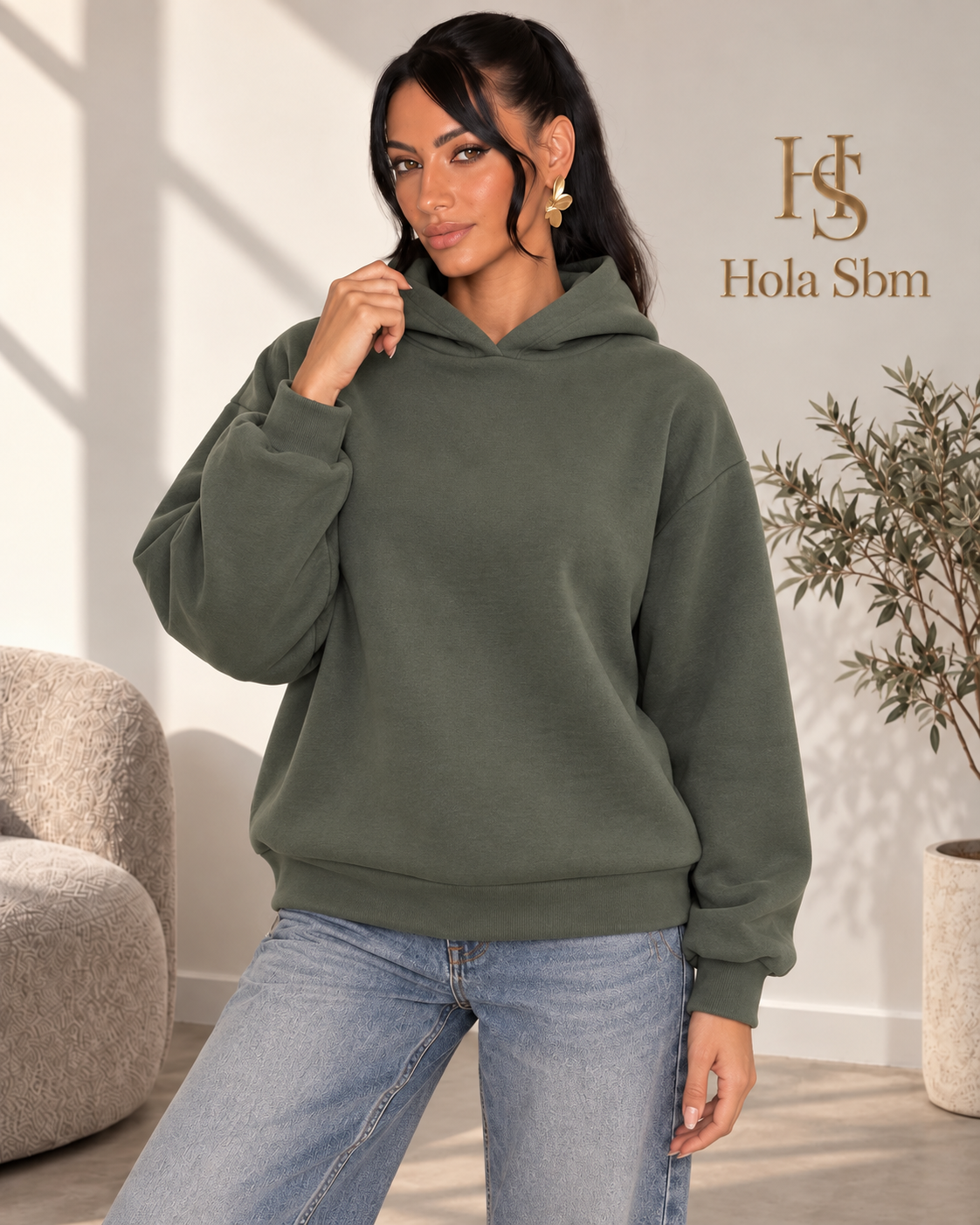 Felpa Nuvora verde oliva con cappuccio indossata - Hola Sbm